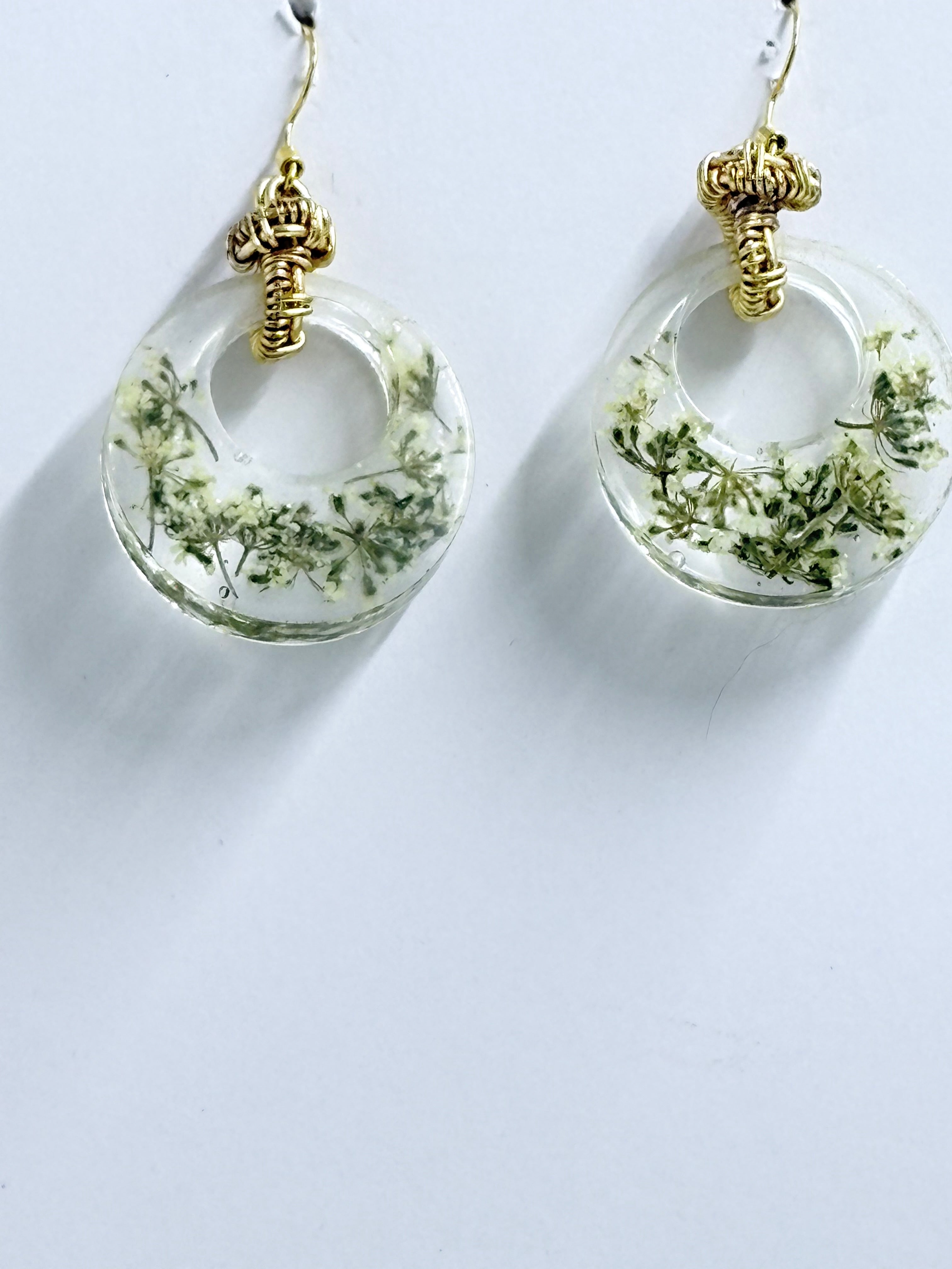 Queen Anne's Lace Hoop Earrings | Botanical Resin Jewelry | 14k Gold Hooks