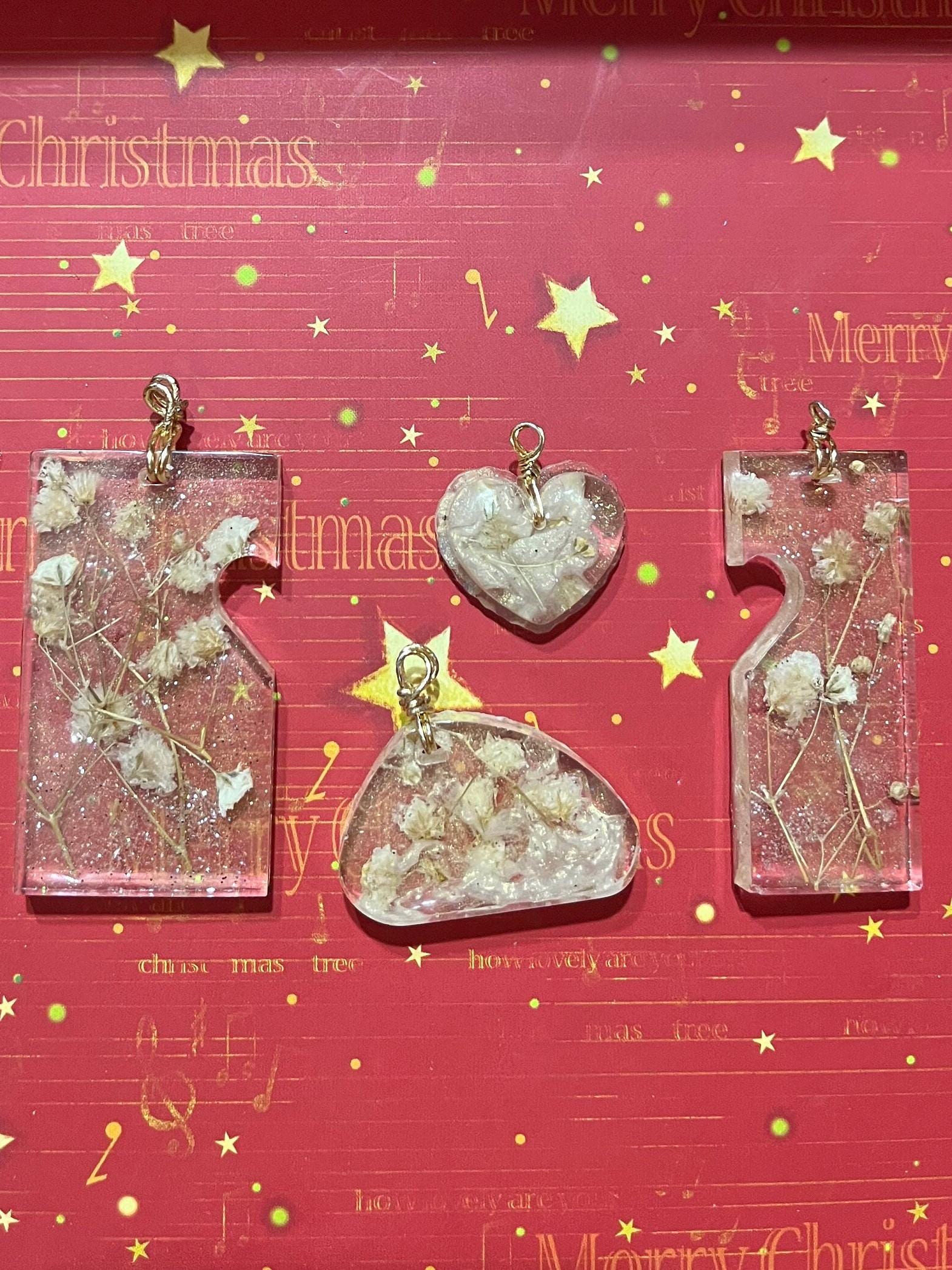 White Heart Pendant, Baby Breath in Resin Jewelry, Pressed Flowers Matching Sets, Real Flower Necklace, White Floral Accessories