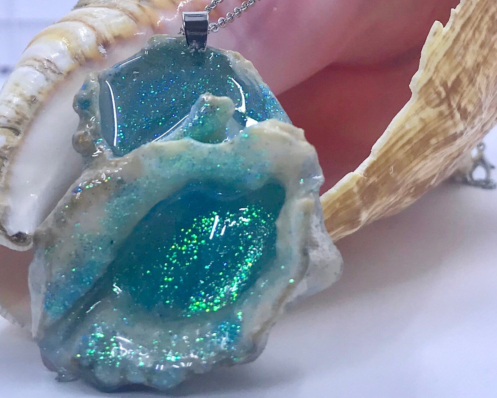 Real Shell Sparkly Necklace, Teal Glitter Resin Seashell Pendant, Genuine Seashell Jewelry, Ocean Inspired Pendant, Beach Vibes Gift for Her