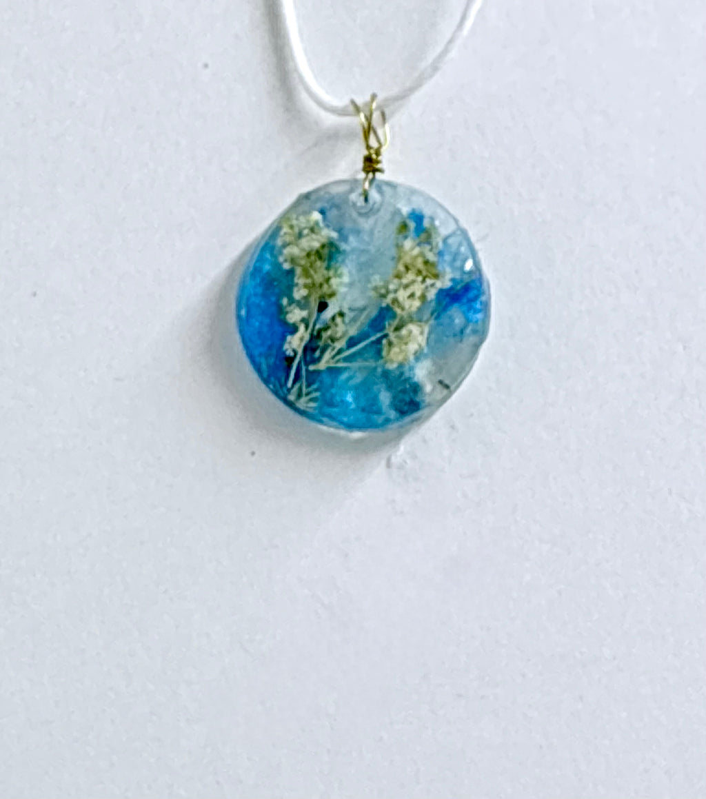 Queen Anne’s Lace Necklace | Blue Resin Floral Pendant | Pressed Flower Jewelry
